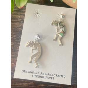 Pendientes Colgantes Kokopelli Hechos a Mano por Artesanos Navajo, Diseño de Gota con Turquesa Kingman y Plata de Ley, con Forma de Animal - Product Image 5