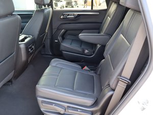 Chevrolet Tahoe RST V8 5.3L AWD d'occasion propre 2025 - Product Image 6
