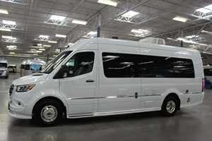 Autocaravana de Lujo INTER STATE 24GL de Segunda Mano, Económica, Clase B, Años 2023-2025, para Campamentos Familiares, con Emisión Euro 3, 5 Plazas, de Aluminio - Product Image 2