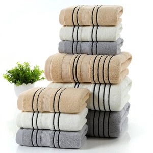 Serviette de plage de bain Jacquard 100% coton imprimée sur mesure à séchage rapide et sans sable durable pour la maison et les hôtels - Product Image 4