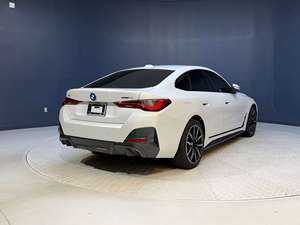 TENDANCES DU MOMENT! Voiture personnelle d'occasion 2024 i4 eDrive40 GranCoupe RWD 31kWh SUV - Product Image 3