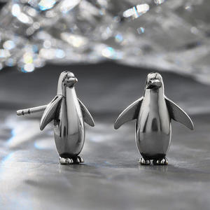 Boucles d'oreilles clous Jeulia vintage en argent sterling plaqué or rose avec zircon, motif pingouin - Product Image 6