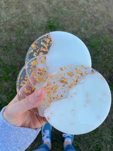 Sous-verres en résine géode personnalisés Accents dorés Conception étanche à la main de luxe Options multiformes pour la décoration intérieure Faveurs de mariage - Product Image 6