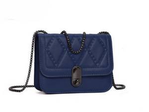 Borsa a Tracolla in Pelle con Catena per Donna - Product Image 3