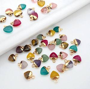 Breloques électrolytiques en forme de cœur en pierre précieuse émeraude teintée-Breloque en plaqué or 14 carats-Pendentif tendance en argent 925-Breloques faites à la main - Product Image 2