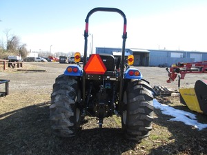 Tractor Holland Workmaster 25S nuevo y usado a bajo precio con cortadora de césped de 60 pulgadas en perfecto estado con ligeras marcas de uso para agricultura. - Product Image 6