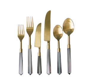 Ensemble de couverts transparents style cristal avec tête dorée pour une décoration de table luxueuse à la maison, dans les hôtels, les restaurants et pour les occasions festives. - Product Image 2