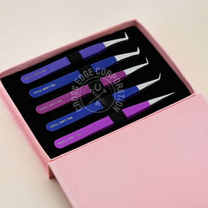 Juego de Pinzas para Extensión de Pestañas Coloridas, Disponibles en Stock, Rectas y de 90 Grados, para Volumen, Precisión y Antideslizantes - Product Image 1