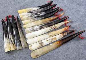 Real Buffalo Shoe Horn Artesanía de animales pequeños de mango largo para decoraciones navideñas - Product Image 4