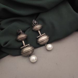 ต่างหูเม็ดเดี่ยวสีเงินรูปทรงเรขาคณิตเกรดสูงเครื่องประดับแฟชั่นจากผู้ผลิตอินเดียโดยตรง - Product Image 3