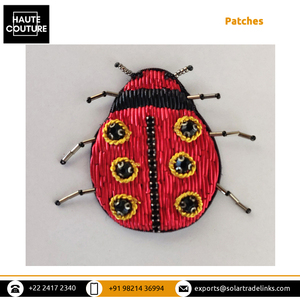 Parches de escarabajo bordados a mano de 5 cm de largo, los más vendidos, hechos a mano, en lingotes de Color rojo y negro, Kora, a la venta desde la India - Product Image 3