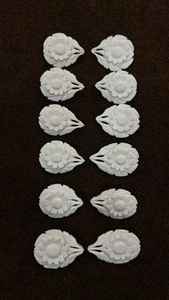 Broches de hueso étnicos hechos a medida intrincadamente tallados a mano. Ideal para broches de hueso que añaden un toque terroso y elegante que se destaca - Product Image 6