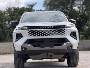 Pick-up double cabine Hilux Travo OVERLAND 2026 d'occasion, transmission manuelle, moteur diesel turbo, pneus R18, alliage d'aluminium, tissu - Product Image 2