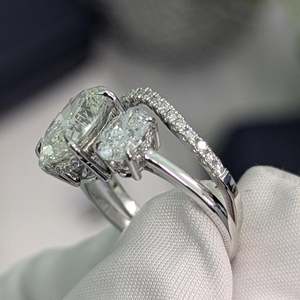 Ensemble de bagues en diamant de laboratoire certifié IGI 3,50 carats, ovale, halo caché, trois pierres, D-E-F VVSVS, bijoux fins pour fiançailles - Product Image 1