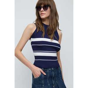 Top de Punto Básico Informal con Logotipo Frontal - Product Image 3