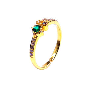 Party Wear 925 Sterling Silver Chapado en oro Vermeil Emerald Diamong Gemstone Women Wear Anillo clásico - Product Image 4