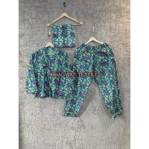 Completo pigiama estivo con stampa floreale in cotone 3 pezzi da donna - Product Image 1