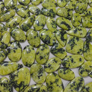 Lote al por mayor de piedras preciosas de cuarzo verde cabujón de lizardita natural para la fabricación de joyas propiedades curativas de tamaño de forma de mezcla suave - Product Image 3