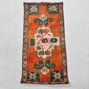 Petit tapis vintage écologique avec support en latex 1,4x2,8 pi (43x84 cm) Tapis turc en laine patchwork orange - Product Image 1