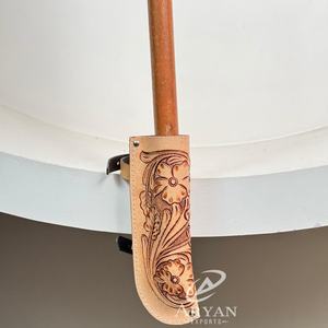 Soporte de bandera de cuero mecanizado a mano de primera calidad Soporte de pancarta de estilo occidental hecho a mano para decoración rústica Eventos al aire libre y regalos personalizados - Product Image 1