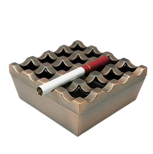 Cenicero moderno de metal de aluminio fabricante forma cuadrada diseño popular hecho a mano personalizado en la India por KHOOSI OVERSEAS - Product Image 1