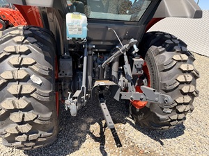 Tracteur Kubota L3770 avec chargeur frontal rouge 4x4, équipement agricole - Product Image 5
