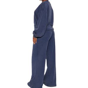 Ensemble de survêtement molletonné épais pour femme avec haut à col en V oversize à manches longues et pantalon large à cordon de serrage – Vêtements OEM - Product Image 2