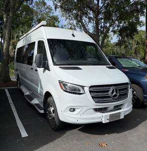 Luxury Family Travel Motorhomes. - Product Image 3