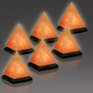 Elégante lampe en sel naturel rose magnifiquement sculptée en forme de pyramide Premium Home & Office Decor Prix de gros - Product Image 1