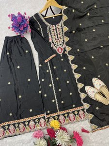Broderie de séquences de créateurs sur le dessus en tissu de soie et le plazzo avec Dupatta Salwar moderne pour les mariages et les fêtes Plages Nouveau lancement - Product Image 5