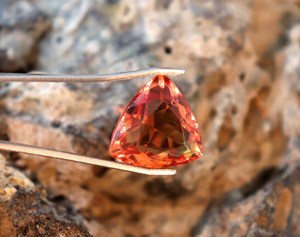 Pierre précieuse alexandrite certifiée CGI du Brésil Pierre alexandrite changeante multicolore 8Ct Trillion Cut Loose Alexandrite Gemstone - Product Image 5