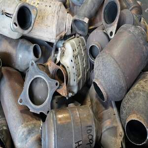 Convertisseurs catalytiques de rebut pour le recyclage / Convertisseurs catalytiques de voiture - Product Image 4