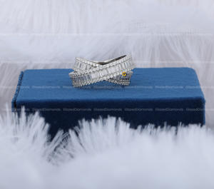 Bague Hip Hop Torsadée Exclusive en Or Blanc 14kt Bijoux 10k avec Diamants Ronds Brillants et Coupe Baguette Vvs Clarity Diamonds cultivés en laboratoire - Product Image 4