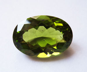 Fabrication de bijoux de qualité supérieure forme ovale à facettes 100% péridot vert naturel pierre précieuse semi-précieuse à facettes à bas prix OEM - Product Image 1