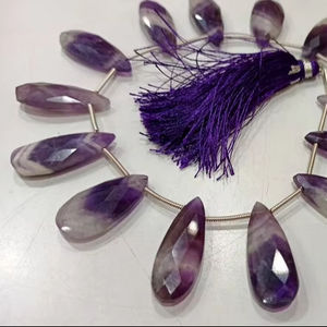 Cuentas de piedras preciosas de 12x25mm con forma de pera de amatista biológica natural, vendidas por hebra, cuentas de gran calidad de 8 pulgadas de largo - Product Image 1