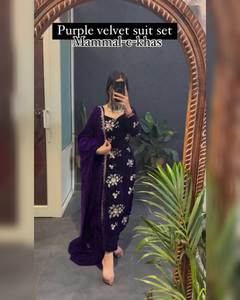 Ensemble de costume en crêpe de soie élégant pour femmes ZAIN EXPORTS, broderie raffinée, dupatta magnifiquement imprimé, tenue de soirée - Product Image 2