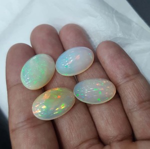 Gemas de ópalo etíope multillamativas de aspecto alto, gemas de cabujón de forma ovalada suelta suave de la mejor calidad para la fabricación de joyas clásicas - Product Image 1