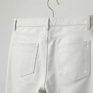 Salopette en cuir blanc pour homme, coupe droite, taille mi-haute, fermeture boutonnée, légère, style urbain - Product Image 5