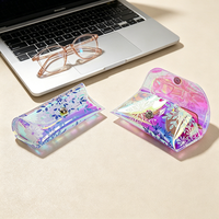 Étui à lunettes élégant en PVC laser avec bouton-pression, pochette transparente légère pour lunettes de vue, vente en gros