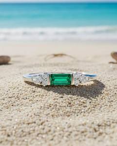 Anillo de Esmeralda Cultivada en Laboratorio, Plata de Ley 925 con Piedras Decorativas Blancas, Elegante Gema Verde, Joyería para Mujer, Proveedor Mayorista - Product Image 4