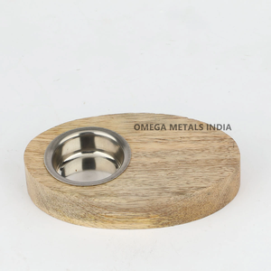 Pequeño quemador de incienso metálico diseñado para quemar oud, bakhoor e incienso, para realzar la fragancia y decoración del hogar. - Product Image 2