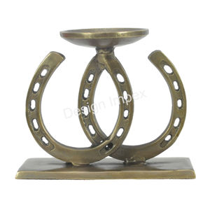 Soporte de vela de estribo de caballo con acabado antiguo de latón Portavelas ecuestre elegante de aluminio fundido Fiestas de vacaciones y Navidad - Product Image 2