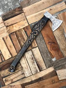 Hache industrielle authentique sur le thème des Vikings, lame en acier à haute teneur en carbone forgée à la main, manche en bois décoratif pour historique - Product Image 3