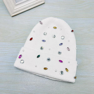 Chapeaux d'hiver personnalisés de haute qualité pour femmes, bonnets en tricot, logo en gros, bonnets en acrylique colorés avec cristaux en strass - Product Image 3