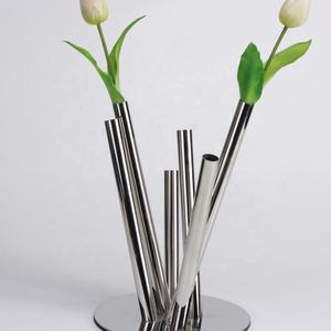 Florero Minimalista de Tubo Metálico con Acabado Pulido para Decoración Floral en Interiores de Hogar, Oficina, Hotel, Eventos y Mesas - Product Image 1