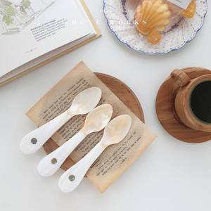 Cuillère en coquillage naturel/Cuillère à caviar en nacre - Product Image 2