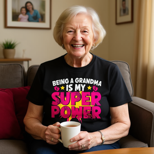 T-shirt Super Power Grandmom Jokes per nonne che fanno la figura rispettosa! Idea Regalo Promozionale - Product Image 3