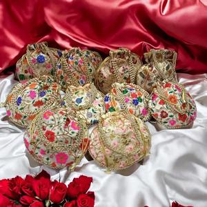 กระเป๋าคลัทช์ผ้าไหมปักลายสำหรับเพื่อนเจ้าสาวของขวัญจำนวนมากสำหรับแขกกระเป๋าอินเดียแบบดั้งเดิมโอกาสพิเศษ - Product Image 4