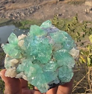 Pcs de spécimens minéraux naturels d'apophylite pointue verte de haute qualité d'Inde - Product Image 1