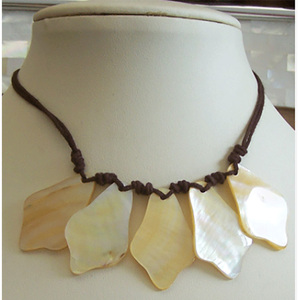 SEASHELL BIJOUX Collier en alliage mignon bohème Chaîne jaune avec vadrouille et perles de coquillage Style religieux - Product Image 2